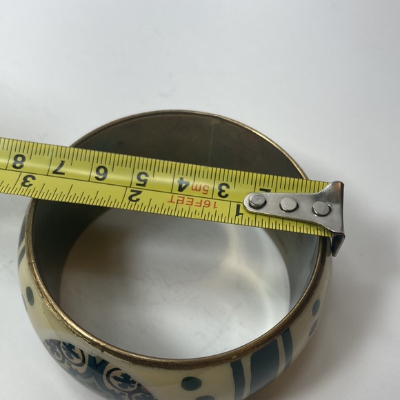 Enamel Metal Bangle Bracelet Cream Green - Picture 13 of 15